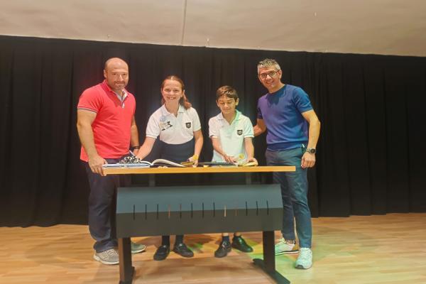 Entrega de pins y premios lecotres